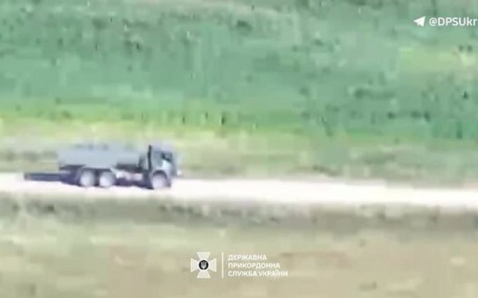 Прикордонники уразили вантажівку та пункт технічного спостереження окупантів. ВIДЕО Прикордонники-уразили-вантажівку-та-пункт-технічного-спостереження-окупантів.-ВiДЕО