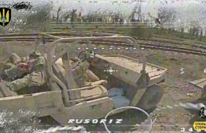 FPV-дрони спецпризначенців СБУ нищать російську піхоту на гольфкарі. ВIДЕО fpv-дрони-спецпризначенців-СБУ-нищать-російську-піхоту-на-гольфкарі.-ВiДЕО