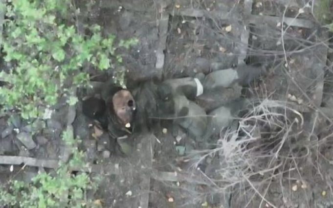 Ліквідація російського загарбника влучним скидом боєприпасу. ВIДЕО Ліквідація-російського-загарбника-влучним-скидом-боєприпасу.-ВiДЕО