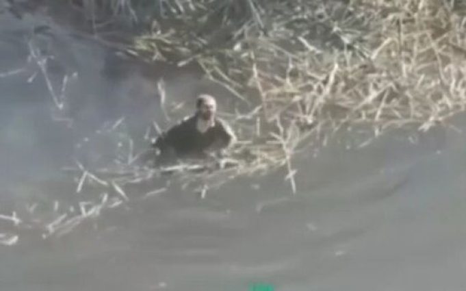 Дрон-камікадзе утопив окупанта, який бовтався у воді. ВIДЕО Дрон-камікадзе-утопив-окупанта,-який-бовтався-у-воді.-ВiДЕО