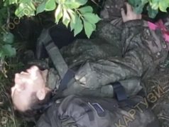 Окупант конає від влучного скиду боєприпасу наших бійців на Харківщині. ВIДЕО Окупант-конає-від-влучного-скиду-боєприпасу-наших-бійців-на-Харківщині.-ВiДЕО