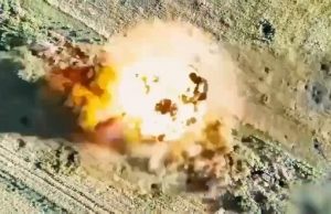 Детонація боєприпасів на ворожому польовому складі після влучного скиду з дрона. ВIДЕО Детонація-боєприпасів-на-ворожому-польовому-складі-після-влучного-скиду-з-дрона.-ВiДЕО