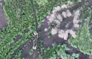 Бійці 93-ї ОМБр скидами з дронів знищують ворожу піхоту біля Часового Яру. ВIДЕО Бійці-93-ї-ОМБр-скидами-з-дронів-знищують-ворожу-піхоту-біля-Часового-Яру.-ВiДЕО