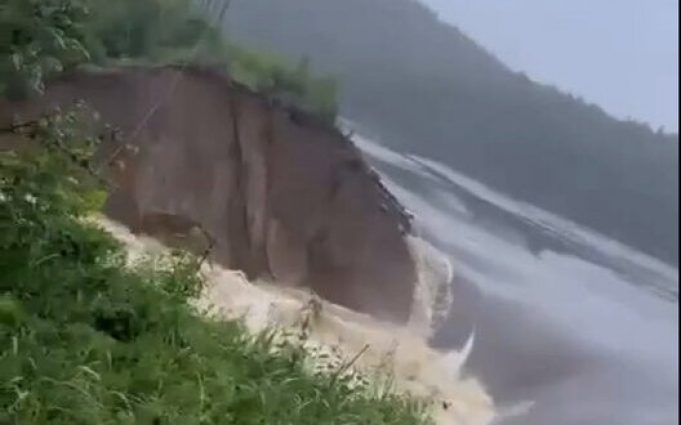 У Челябінській області РФ на Кіалімському водосховищі прорвало дамбу. ВIДЕО У-Челябінській-області-РФ-на-Кіалімському-водосховищі-прорвало-дамбу.-ВiДЕО