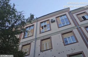 Окупанти вдарили по коледжу в центрі Херсону. ВIДЕО Окупанти-вдарили-по-коледжу-в-центрі-Херсону.-ВiДЕО