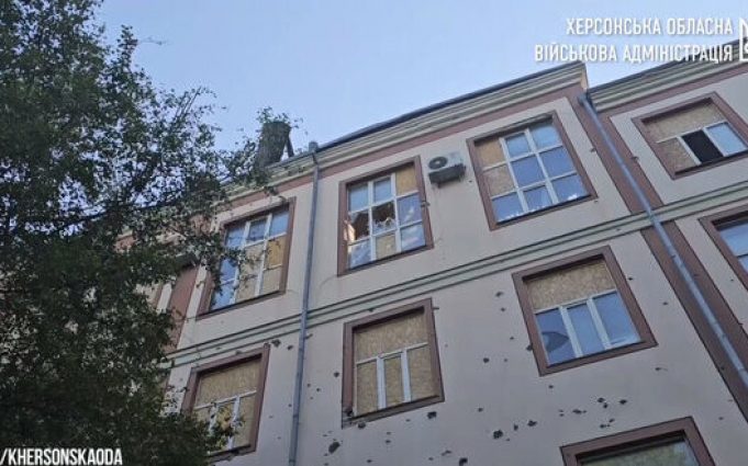Окупанти вдарили по коледжу в центрі Херсону. ВIДЕО Окупанти-вдарили-по-коледжу-в-центрі-Херсону.-ВiДЕО
