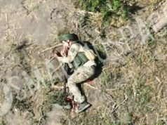 Російський військовий вирішив покінчити життя самогубством та вистрілив собі в голову. ВIДЕО Російський-військовий-вирішив-покінчити-життя-самогубством-та-вистрілив-собі-в-голову.-ВiДЕО