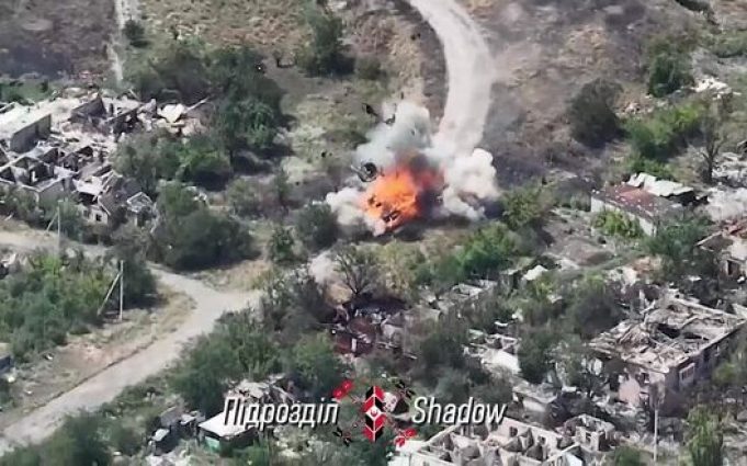 Російська БМП разом з екіпажем підірвалась на протитанковій міні на Донеччині. ВIДЕО Російська-БМП-разом-з-екіпажем-підірвалась-на-протитанковій-міні-на-Донеччині.-ВiДЕО