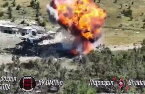 Знищення штурмової колони російської військової техніки у Красногорівці. ВIДЕО Знищення-штурмової-колони-російської-військової-техніки-у-Красногорівці.-ВiДЕО