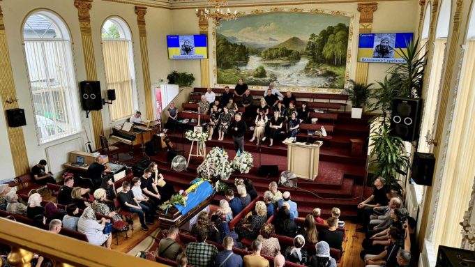 Нововолинська громада провела в останню путь Захисника Володимира Скребньова Нововолинська-громада-провела-в-останню-путь-Захисника-Володимира-Скребньова
