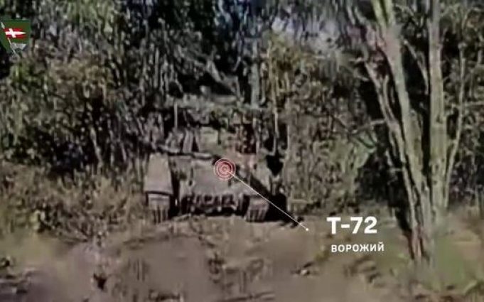 Українські захисники знищили російський танк Т-72. ВIДЕО Українські-захисники-знищили-російський-танк-Т-72.-ВiДЕО