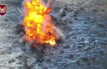 Десантники 46 ОАеМБр знищили російський танк-сарай на Мар’янському напрямку. ВIДЕО Десантники-46-ОАеМБр-знищили-російський-танк-сарай-на-Мар’янському-напрямку.-ВiДЕО