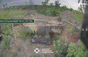 Прикордонники атакували дронами три ворожі гармати і МТЛБ окупантів. ВIДЕО Прикордонники-атакували-дронами-три-ворожі-гармати-і-МТЛБ-окупантів.-ВiДЕО