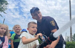Фахівці ДСНС провели показовий виступ у дошкільному закладі Нововолинської громади.