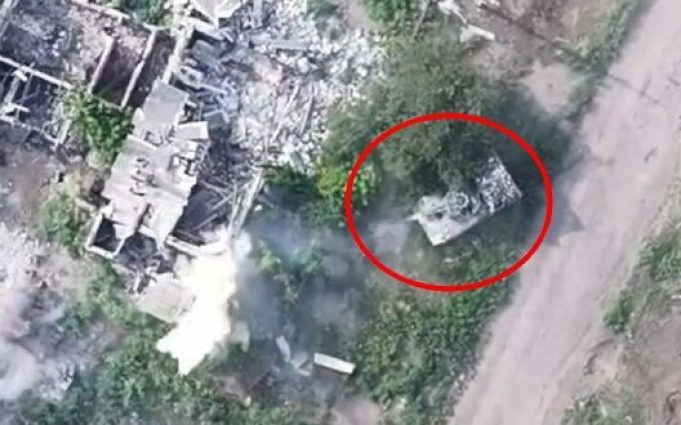 Поблизу Часового Яру бійці відбили штурм окупантів та полонили одного росіянина. ВIДЕО Поблизу-Часового-Яру-бійці-відбили-штурм-окупантів-та-полонили-одного-росіянина.-ВiДЕО