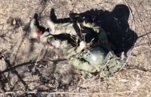 Окупант укоротив собі віку на полі бою. ВIДЕО 18+ Окупант-укоротив-собі-віку-на-полі-бою.-ВiДЕО-18+