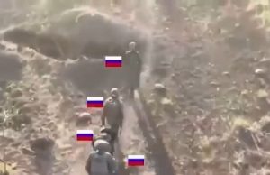 Окупанти кидають ноші зі своїм пораненим поплічником і втікають. ВIДЕО Окупанти-кидають-ноші-зі-своїм-пораненим-поплічником-і-втікають.-ВiДЕО