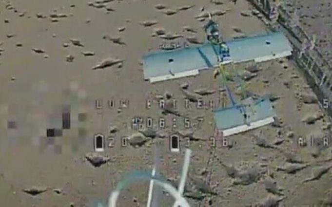 FPV-дрон атакує у повітрі російський БПЛА “Молния”. ВIДЕО fpv-дрон-атакує-у-повітрі-російський-БПЛА-“Молния”.-ВiДЕО