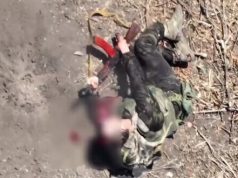 Поранений окупант вставляє дуло автомата до рота та скоює самогубство. ВIДЕО Поранений-окупант-вставляє-дуло-автомата-до-рота-та-скоює-самогубство.-ВiДЕО