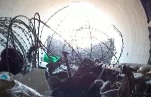 Окупант зафільмував своїх товаришів у бетонному тунелі: “Все 300, вся жопа в дырах”. ВIДЕО Окупант-зафільмував-своїх-товаришів-у-бетонному-тунелі:-“Все-300,-вся-жопа-в-дырах”.-ВiДЕО