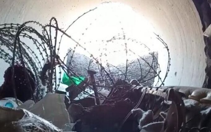 Окупант зафільмував своїх товаришів у бетонному тунелі: “Все 300, вся жопа в дырах”. ВIДЕО Окупант-зафільмував-своїх-товаришів-у-бетонному-тунелі:-“Все-300,-вся-жопа-в-дырах”.-ВiДЕО