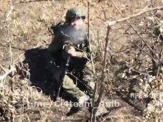 Окупант сів у кущах і застрелився під час бою. ВIДЕО 18+ Окупант-сів-у-кущах-і-застрелився-під-час-бою.-ВiДЕО-18+