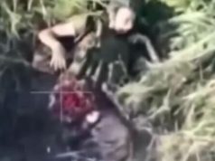 Окупант став одноногим після атаки українського дрона. ВIДЕО 18+ Окупант-став-одноногим-після-атаки-українського-дрона.-ВiДЕО-18+