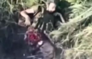 Окупант став одноногим після атаки українського дрона. ВIДЕО 18+ Окупант-став-одноногим-після-атаки-українського-дрона.-ВiДЕО-18+