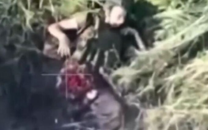 Окупант став одноногим після атаки українського дрона. ВIДЕО 18+ Окупант-став-одноногим-після-атаки-українського-дрона.-ВiДЕО-18+
