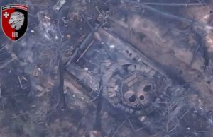 Бійці 63-ї ОМБр скидами з дрону знищили російській танк, замаскований у лісі. ВIДЕО Бійці-63-ї-ОМБр-скидами-з-дрону-знищили-російській-танк,-замаскований-у-лісі.-ВiДЕО