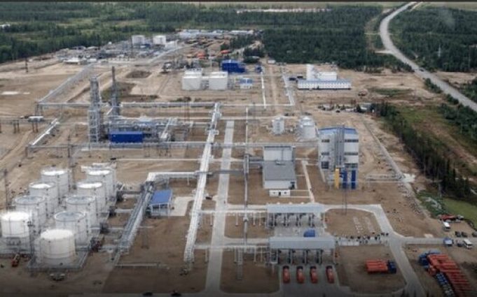 У Республіці Комі РФ горить нафтопереробний завод компанії “Транснефть”, – ЗМІ. ВIДЕО У-Республіці-Комі-РФ-горить-нафтопереробний-завод-компанії-“Транснефть”,-–-ЗМІ.-ВiДЕО