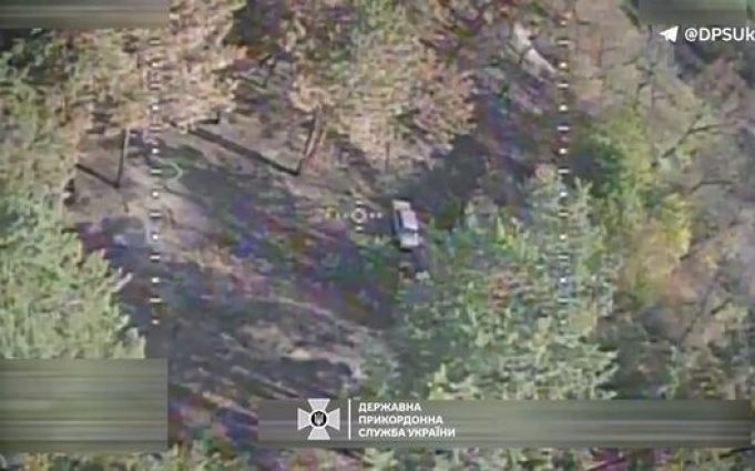 Прикордонники знищили дві автівки окупантів на Запорізькому напрямку. ВIДЕО Прикордонники-знищили-дві-автівки-окупантів-на-Запорізькому-напрямку.-ВiДЕО
