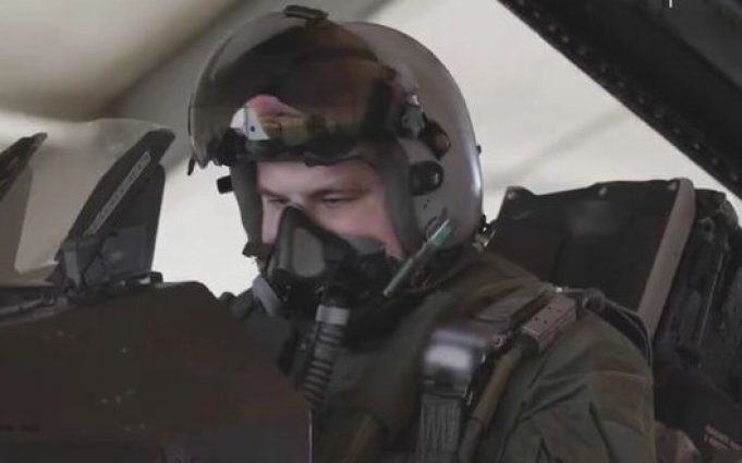 У НАТО показали тренування українських пілотів на F-16 у Данії. ВIДЕО У-НАТО-показали-тренування-українських-пілотів-на-f-16-у-Данії.-ВiДЕО
