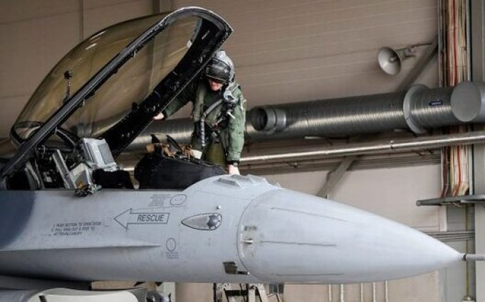 Зеленський розповів про шлях до F-16: ці літаки вже в українському небі, їх буде ще... Зеленський-розповів-про-шлях-до-f-16:-ці-літаки-вже-в-українському-небі,-їх-буде-ще.