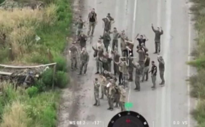 Понад 50 російських прикордонників здаються у полон на КПП “Суджа”. Повне ВIДЕО Понад-50-російських-прикордонників-здаються-у-полон-на-КПП-“Суджа”.-Повне-ВiДЕО