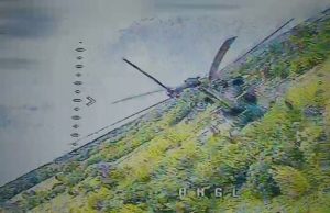 Оператор дрона-камікадзе уразив російський вертоліт над Курською областю РФ. ВIДЕО Оператор-дрона-камікадзе-уразив-російський-вертоліт-над-Курською-областю-РФ.-ВiДЕО