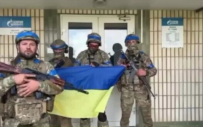 Українські військові записали звернення з міста Суджі Курської області. ВIДЕО Українські-військові-записали-звернення-з-міста-Суджі-Курської-області.-ВiДЕО