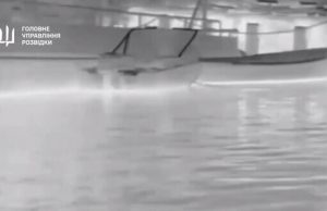 Воїни ГУР дроном MAGURA V5 знищили російське судно типу “Тунець” у Криму. Ще три плавзасоби... Воїни-ГУР-дроном-magura-v5-знищили-російське-судно-типу-“Тунець”-у-Криму-Ще-три-плавзасоби.