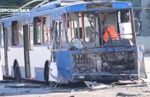 Росіяни вдарили по “Херсонелектротрансу”: пошкоджено будівлі і 24 тролейбуси. ВIДЕО Росіяни-вдарили-по-“Херсонелектротрансу”:-пошкоджено-будівлі-і-24-тролейбуси.-ВiДЕО