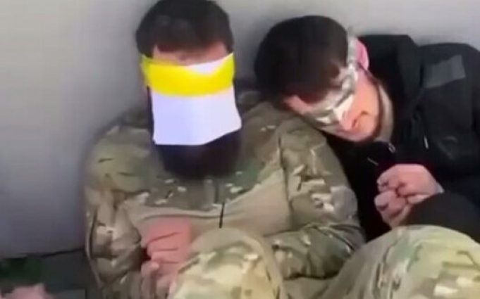 Група кадировців здалася в полон українським бійцям поблизу міста Суджа. ВIДЕО Група-кадировців-здалася-в-полон-українським-бійцям-поблизу-міста-Суджа.-ВiДЕО