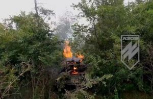 Бійці бригади “Азов” знищили ворожий танк у посадці. ВIДЕО Бійці-бригади-“Азов”-знищили-ворожий-танк-у-посадці.-ВiДЕО