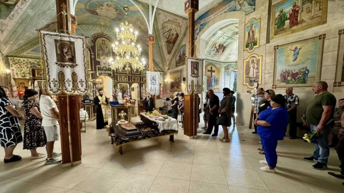 Нововолинська громада попрощалася із померлим військовим Нововолинська-громада-попрощалася-із-померлим-військовим