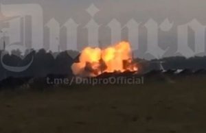 Момент влучання дрона по стоянці російських військових літаків. ВIДЕО Момент-влучання-дрона-по-стоянці-російських-військових-літаків.-ВiДЕО