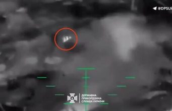 Прикордонники скидом з ударного БпЛА відправили окупанта у “вічний політ”. ВIДЕО Прикордонники-скидом-з-ударного-БпЛА-відправили-окупанта-у-“вічний-політ”.-ВiДЕО