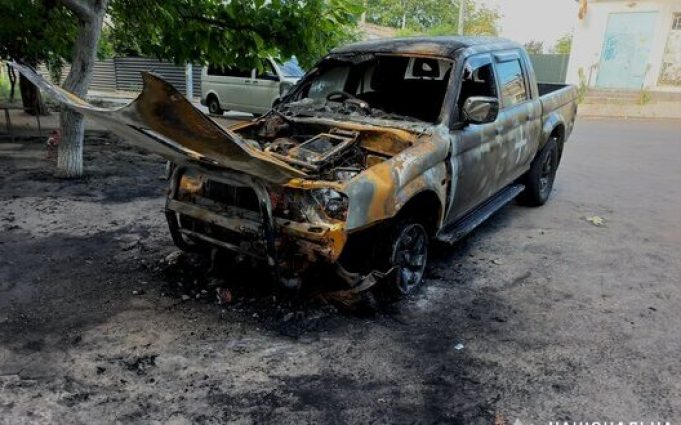 У Миколаєві троє підлітків підпалили два військові авто, – Нацполіція. ВІДЕО+ФОТОрепортаж У-Миколаєві-троє-підлітків-підпалили-два-військові-авто,-–-Нацполіція.-ВІДЕО+ФОТОрепортаж