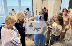 Вишивальниця Тетяна Коноплюк презентувала свої роботи в етногалереї Русовичі Вишивальниця-Тетяна-Коноплюк-презентувала-свої-роботи-в-етногалереї-Русовичі