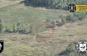 FPV-дрон атакує групу російських військових із 7 осіб на півночі Харківської області. ВIДЕО fpv-дрон-атакує-групу-російських-військових-із-7-осіб-на-півночі-Харківської-області.-ВiДЕО