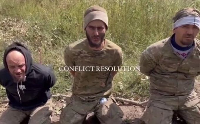 Наші бійці взяли у полон ще трьох кадирівців у Курській області. ВIДЕО Наші-бійці-взяли-у-полон-ще-трьох-кадирівців-у-Курській-області.-ВiДЕО