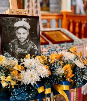 У-Нововолинській-громаді-провели-в-останню-земну-дорогу-військовослужбовця-Дмитра-Хрищука У-Нововолинській-громаді-провели-в-останню-земну-дорогу-військовослужбовця-Дмитра-Хрищука