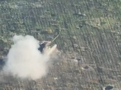 Воїни бригади “Азов” знищили ворожу бронемашину ударом безпілотника. ВIДЕО Воїни-бригади-“Азов”-знищили-ворожу-бронемашину-ударом-безпілотника.-ВiДЕО